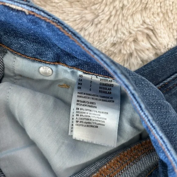 American Eagle Tomgirl Jeans - Picture 5 of 9